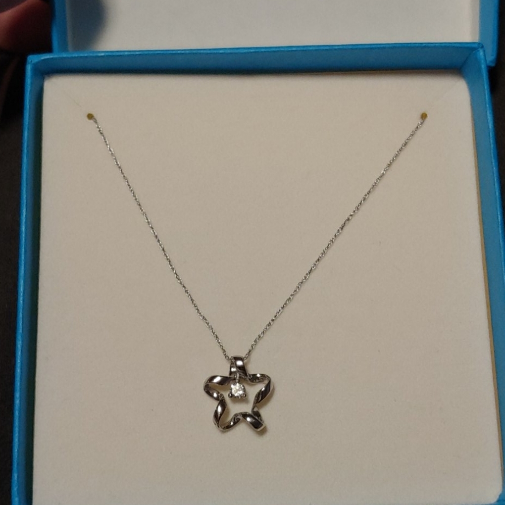 Flower gem necklace